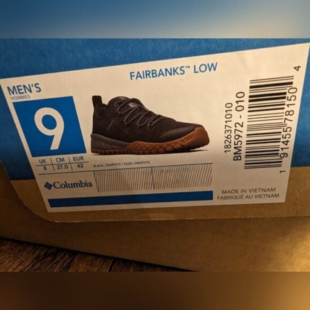 New Columbia Menโs Fairbanks Low Shoe, Size 9 black & gray- New In Box
